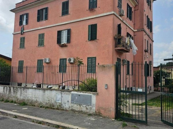appartamento in vendita a Roma in zona Tuscolano
