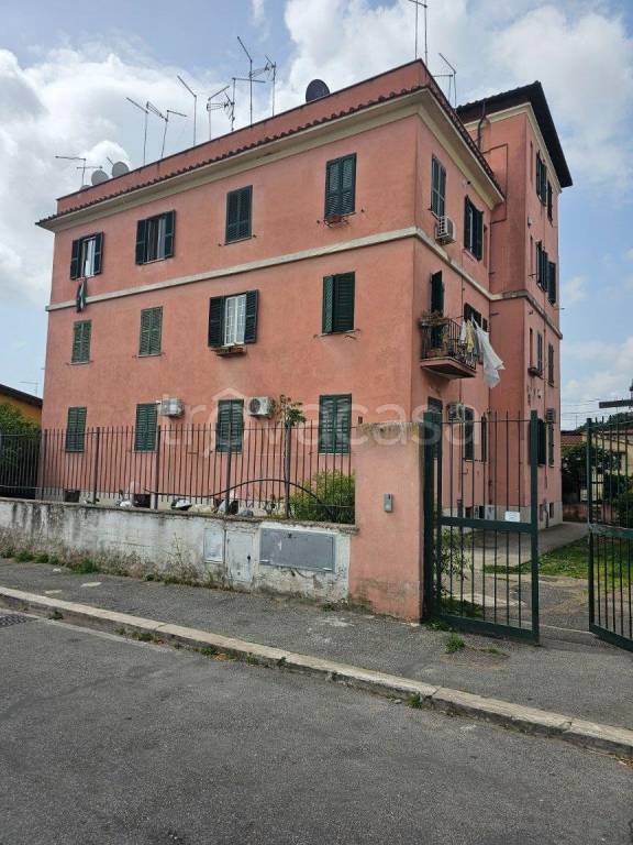 appartamento in vendita a Roma in zona Tuscolano