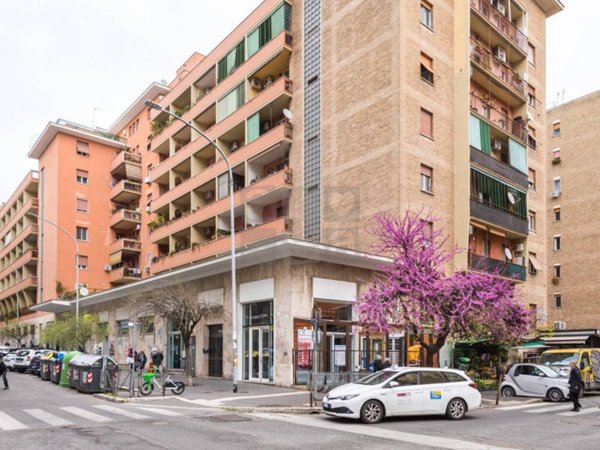 appartamento in vendita a Roma in zona Ostiense