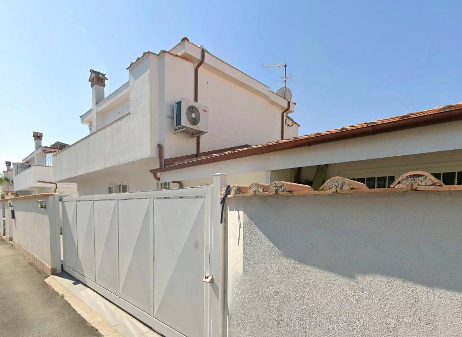 casa indipendente in vendita a Roma in zona Infernetto