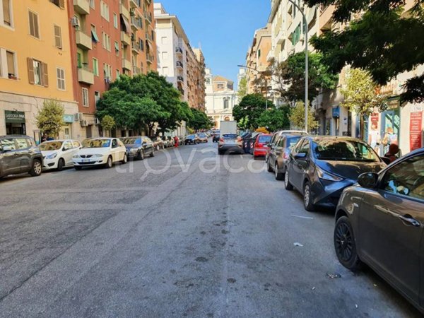 negozio in vendita a Roma in zona Tuscolano