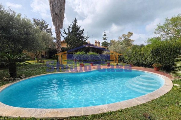 casa indipendente in vendita a Roma in zona Castel di Guido