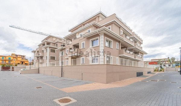 casa indipendente in vendita a Roma in zona Torre Gaia