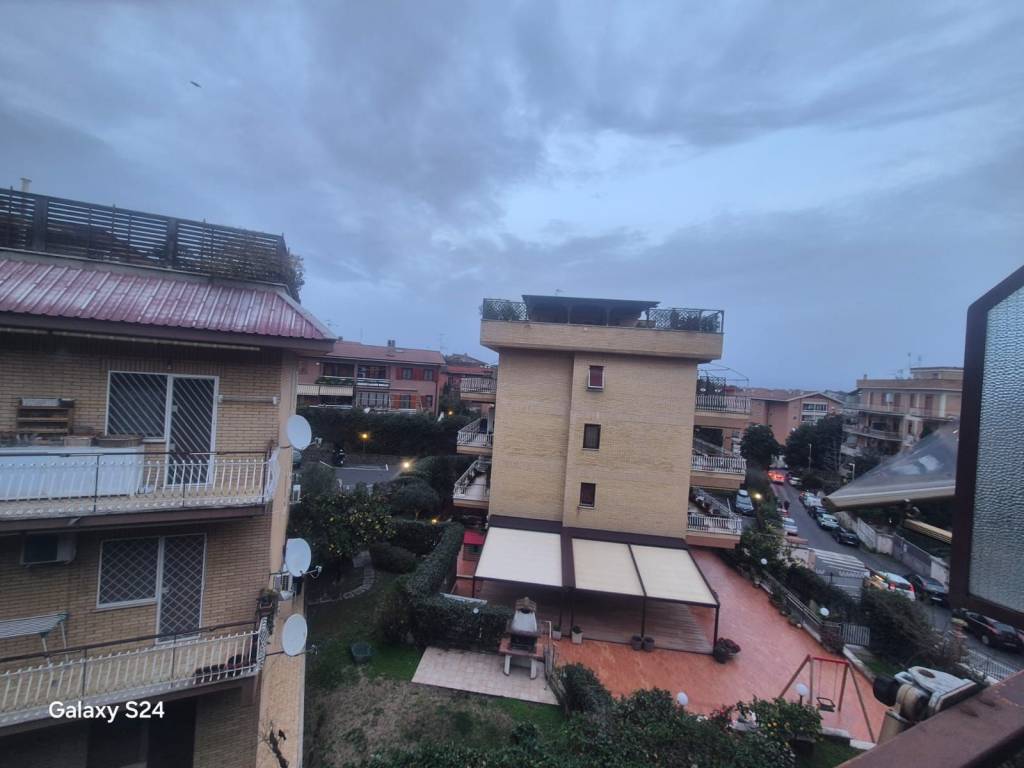 appartamento in vendita a Roma in zona Corviale