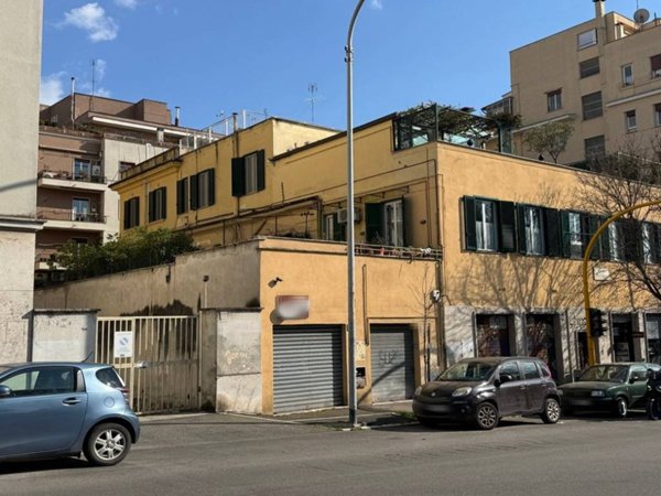 negozio in vendita a Roma in zona Gianicolense