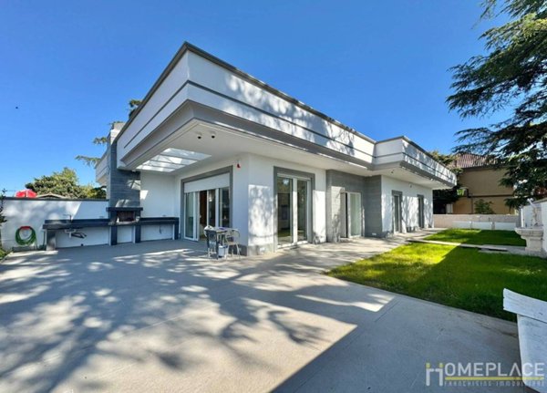 casa indipendente in vendita a Roma in zona Finocchio