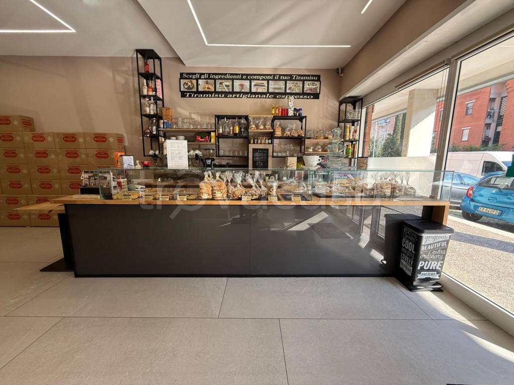 negozio in vendita a Roma in zona Spinaceto