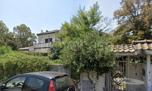 casa indipendente in vendita a Roma in zona Ostia Antica