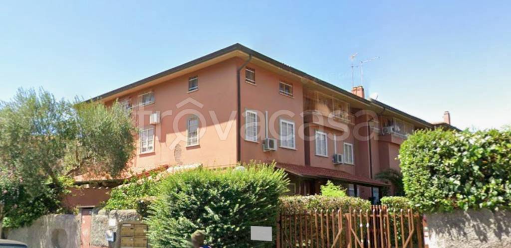 appartamento in vendita a Roma in zona Axa