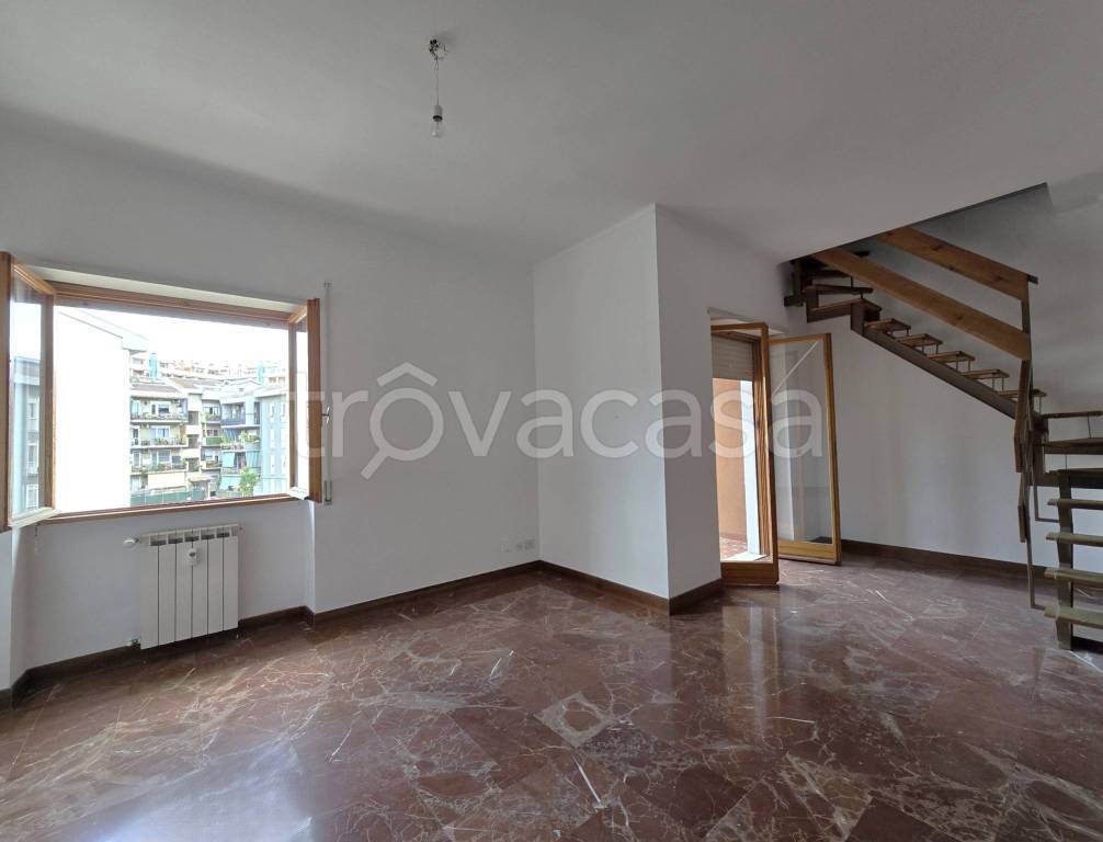 appartamento in vendita a Roma in zona Axa