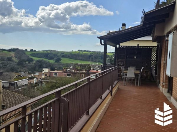 appartamento in vendita a Roma in zona Tomba di Nerone