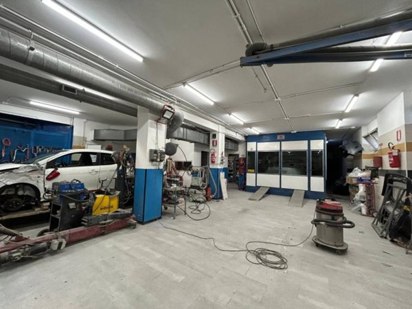 negozio in vendita a Roma in zona Appio Latino