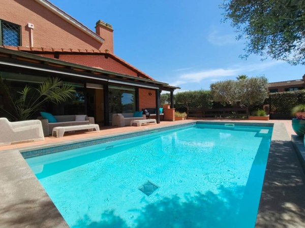 casa indipendente in vendita a Roma in zona Infernetto