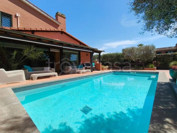 casa indipendente in vendita a Roma in zona Infernetto