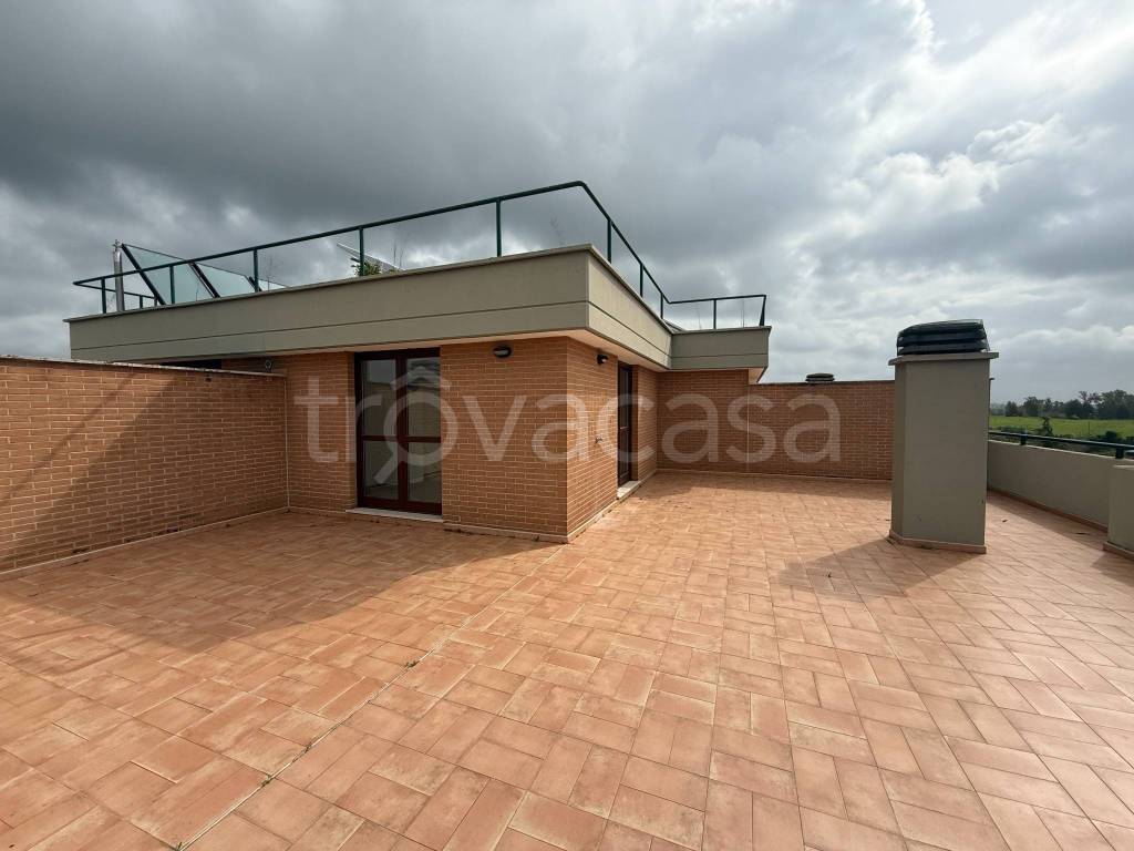 appartamento in vendita a Roma in zona Valle Santa