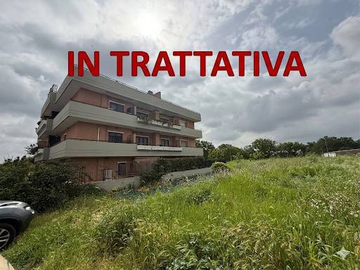 appartamento in vendita a Roma in zona Valle Santa