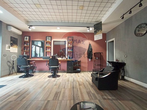 locale commerciale in vendita a Roma in zona Ardeatino