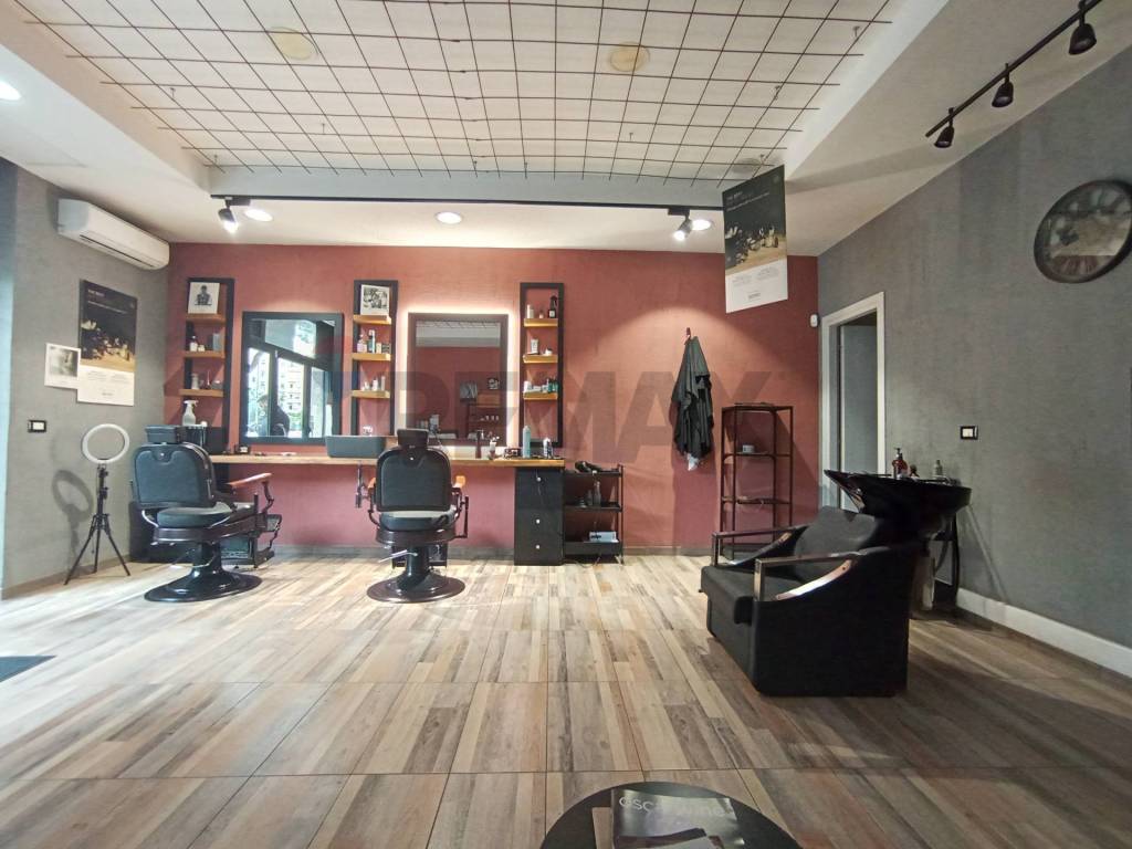 negozio in vendita a Roma in zona Ardeatino