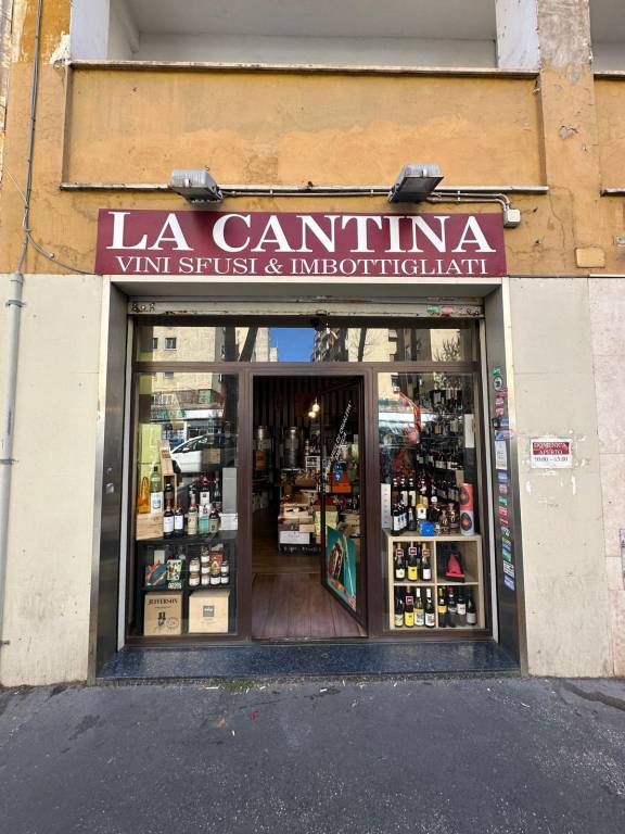 negozio in vendita a Roma in zona Don Bosco