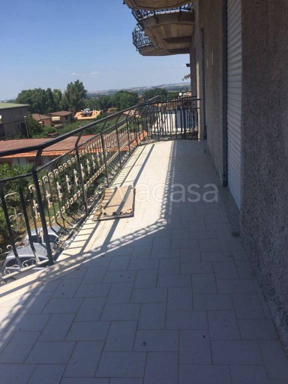 appartamento in vendita a Roma in zona Giardini di Corcolle