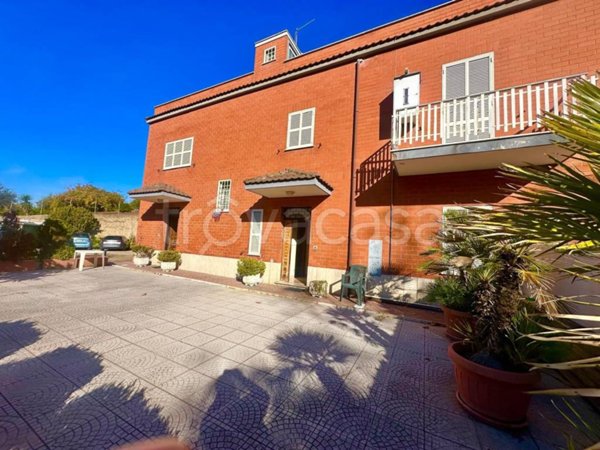 casa indipendente in vendita a Roma in zona Cinecittà