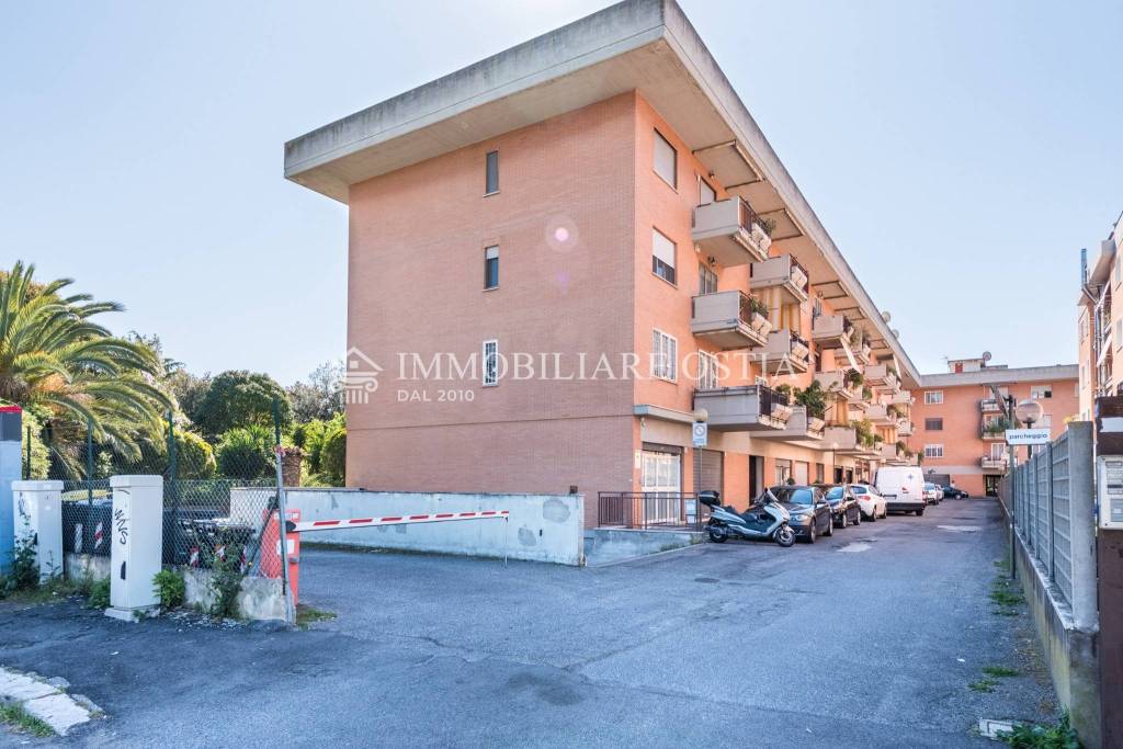appartamento in vendita a Roma in zona Dragoncello