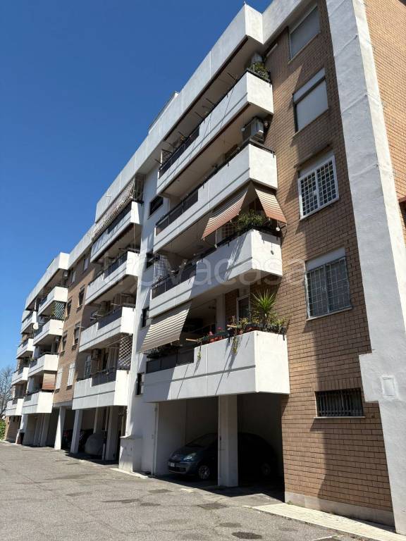 appartamento in vendita a Roma in zona Acilia