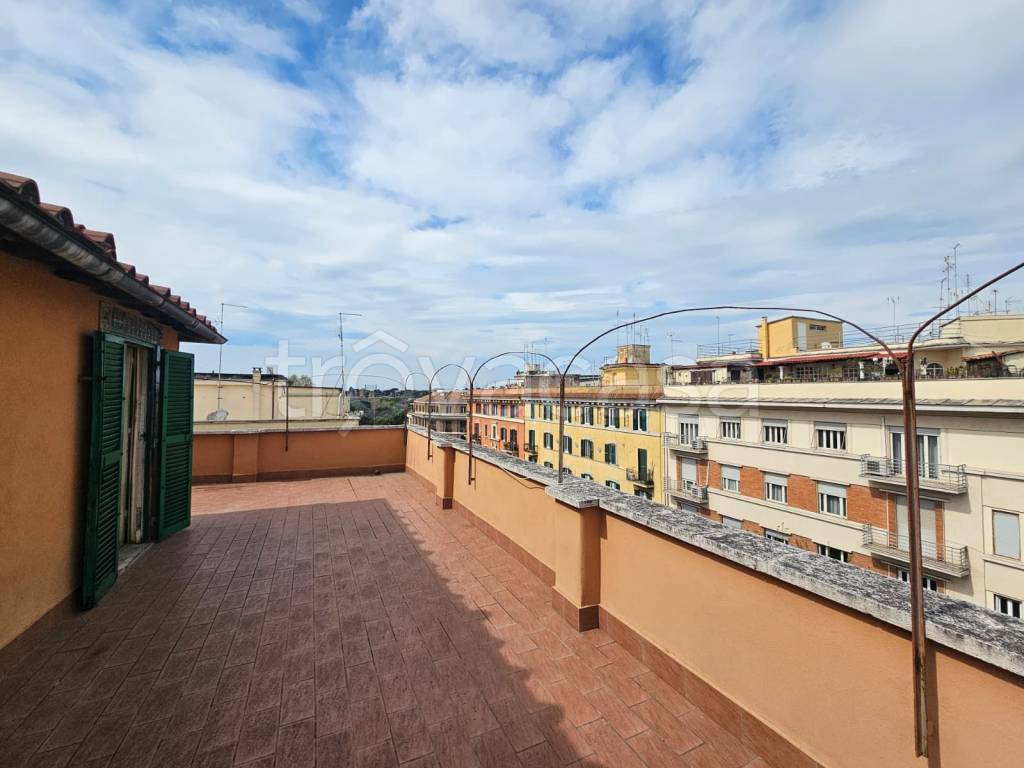 appartamento in vendita a Roma in zona Rione Monti/Campitelli