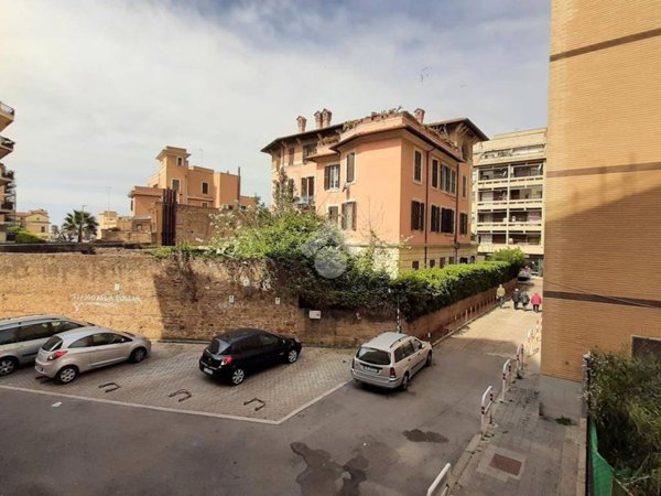 appartamento in vendita a Roma in zona Ostia