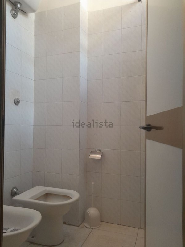 locale commerciale in vendita a Roma in zona Torre Spaccata