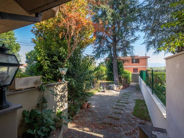 casa indipendente in vendita a Roma in zona Finocchio