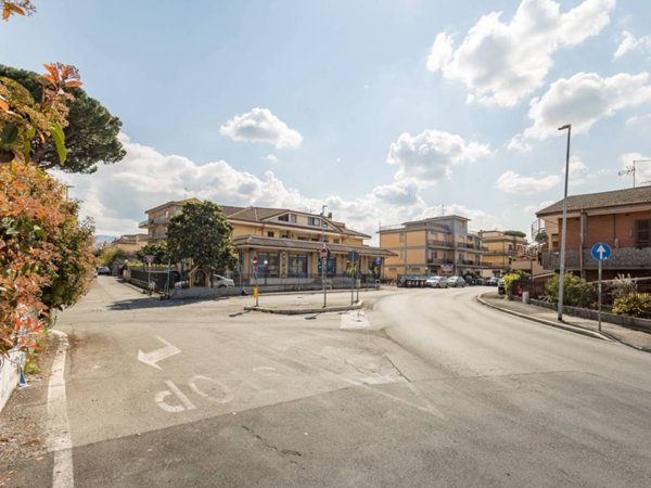 negozio in vendita a Roma in zona Borghesiana