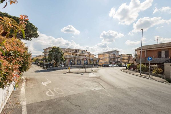 negozio in vendita a Roma in zona Borghesiana