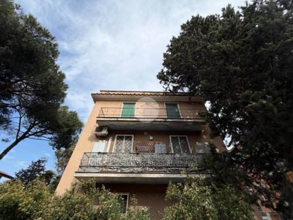 appartamento in vendita a Roma in zona Appio Pignatelli