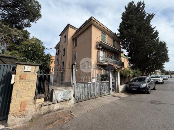 appartamento in vendita a Roma in zona Appio Pignatelli