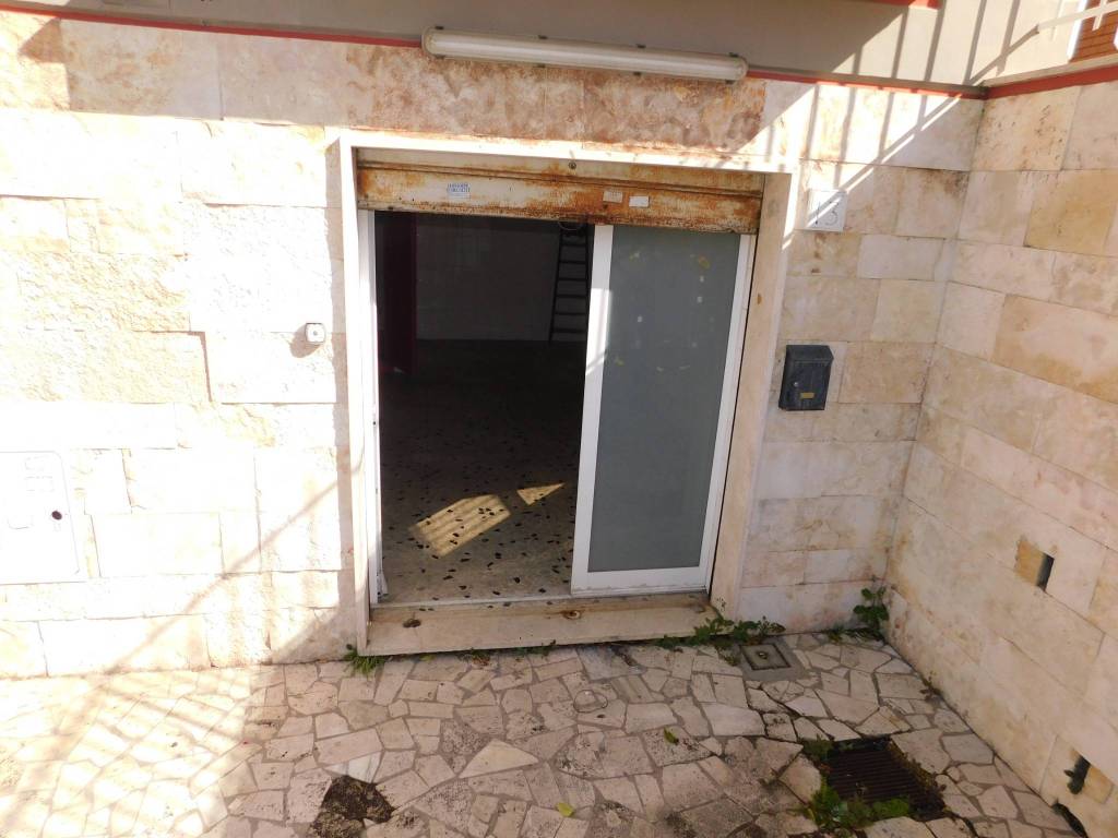 negozio in vendita a Roma in zona Alessandrino