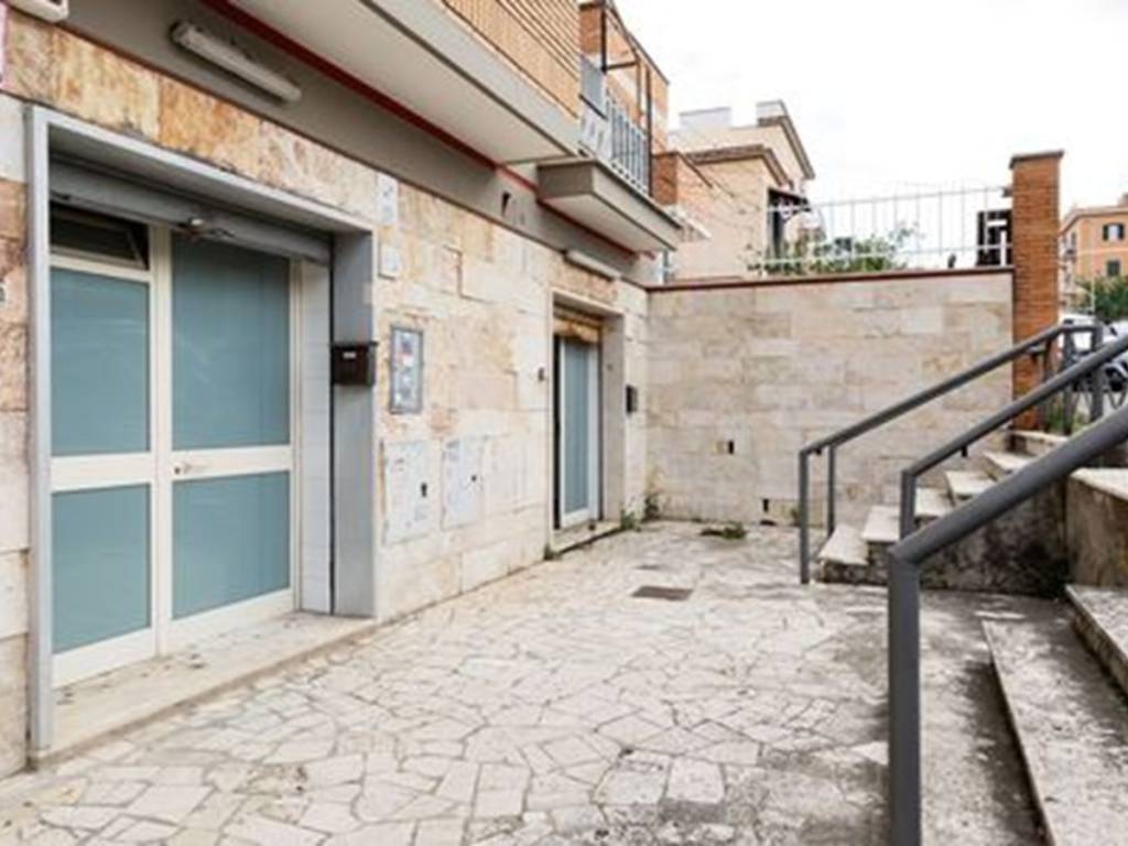 negozio in vendita a Roma in zona Alessandrino