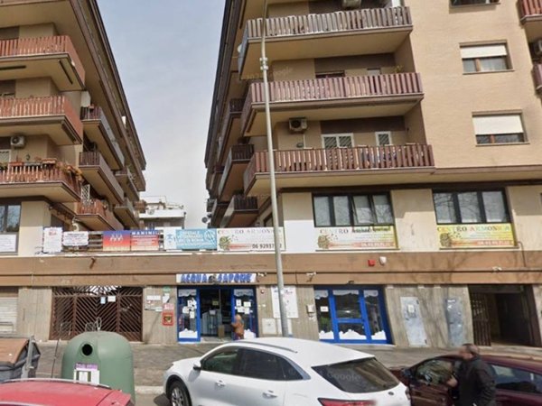negozio in vendita a Roma in zona Castel Fusano
