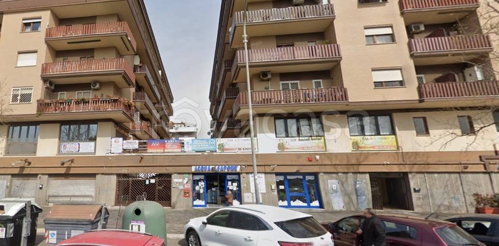 negozio in vendita a Roma in zona Ostia
