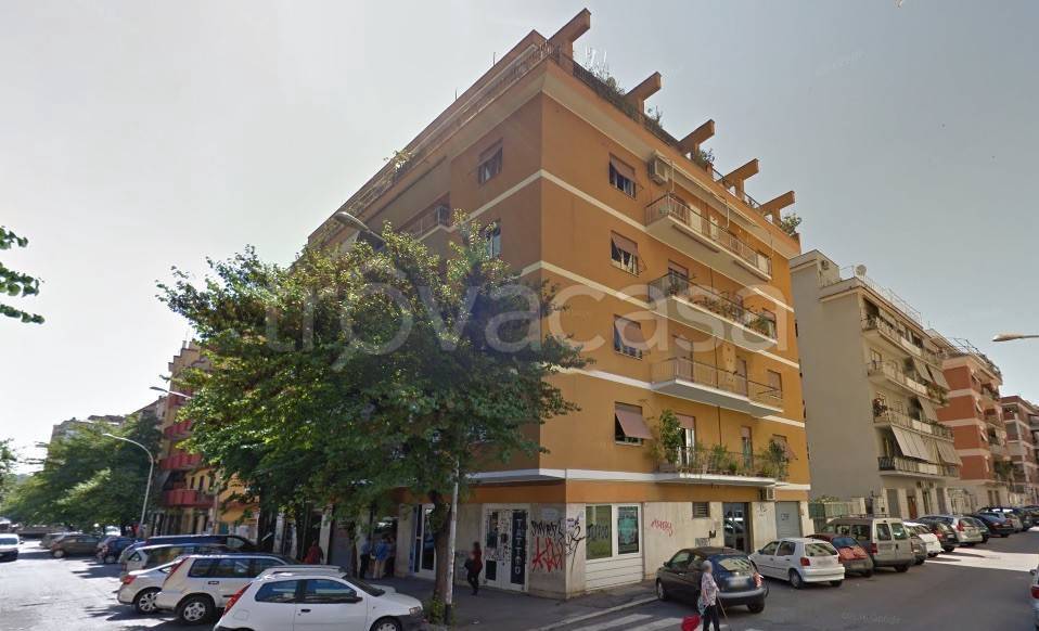 negozio in vendita a Roma in zona Prenestino-Labicano