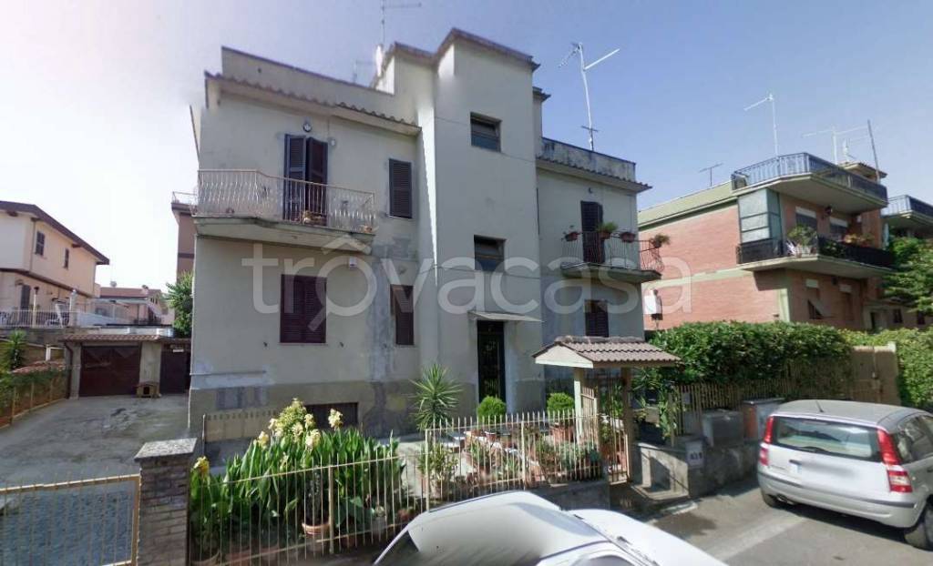 appartamento in vendita a Roma in zona Finocchio