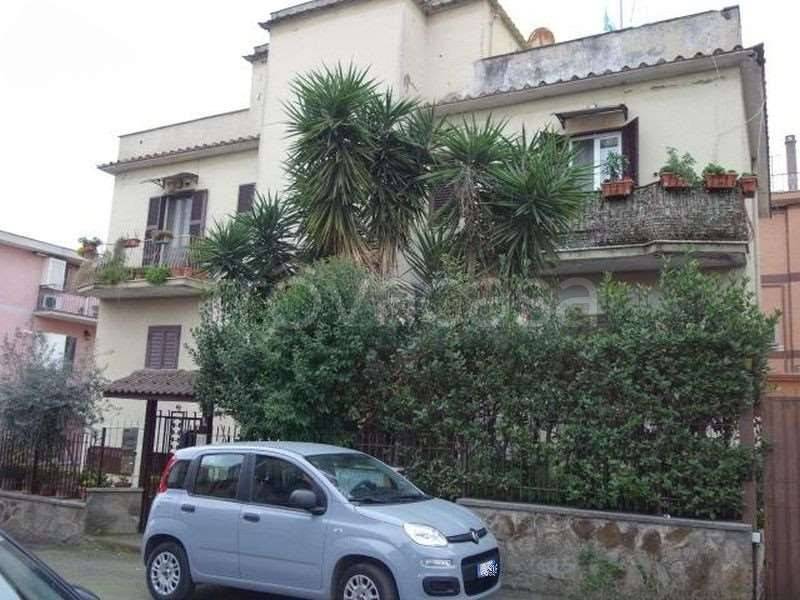 appartamento in vendita a Roma in zona Finocchio