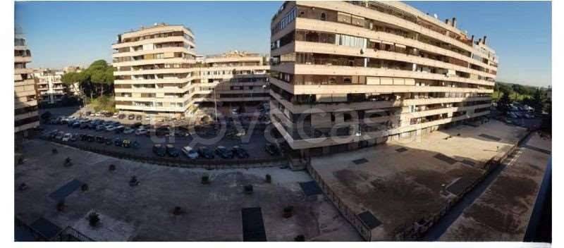 appartamento in vendita a Roma in zona Ardeatino