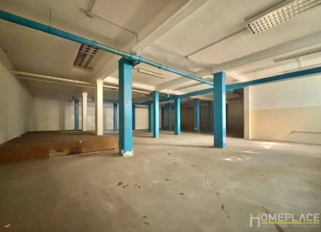 negozio in vendita a Roma in zona Torre Maura