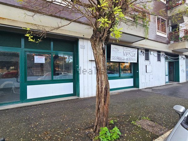 locale commerciale in vendita a Roma in zona Ostia