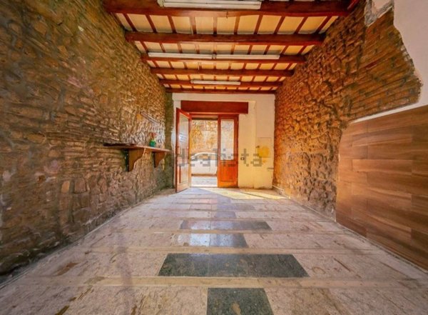 locale commerciale in vendita a Roma in zona Trastevere