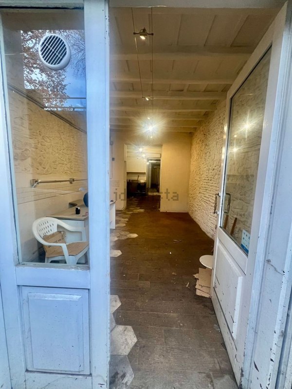 locale commerciale in vendita a Roma in zona Trastevere