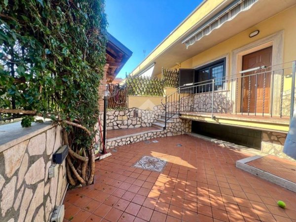 casa indipendente in vendita a Roma
