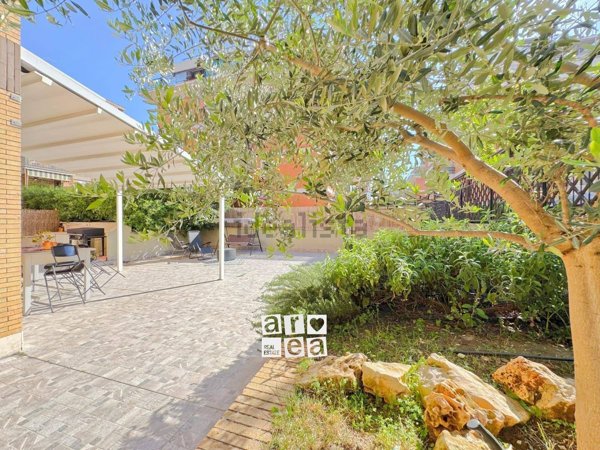 appartamento in vendita a Roma in zona Corviale