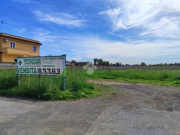 terreno edificabile in vendita a Roma in zona Ostia Antica